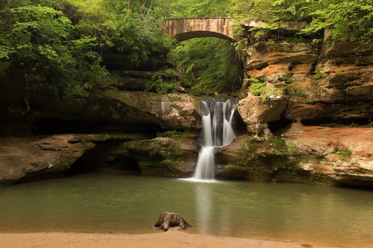 Cedar Falls waterfall during the summer