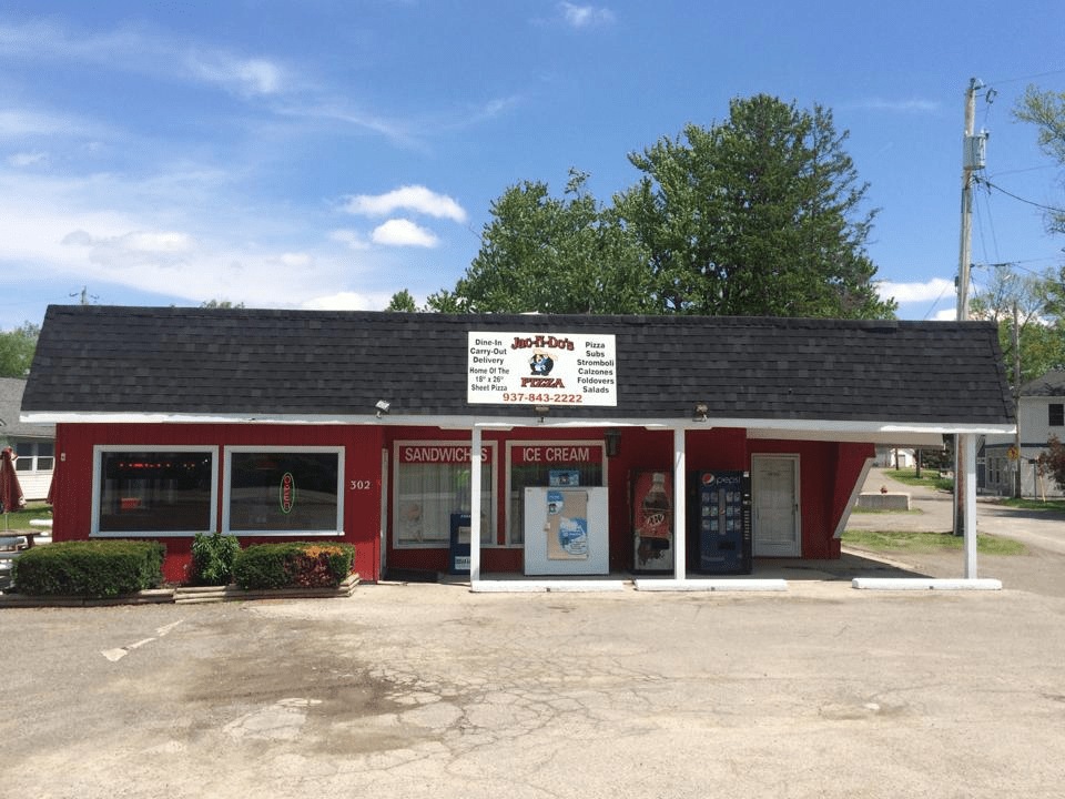 exterior of Jac n’ Dos Pizza in Russell's Point Ohio