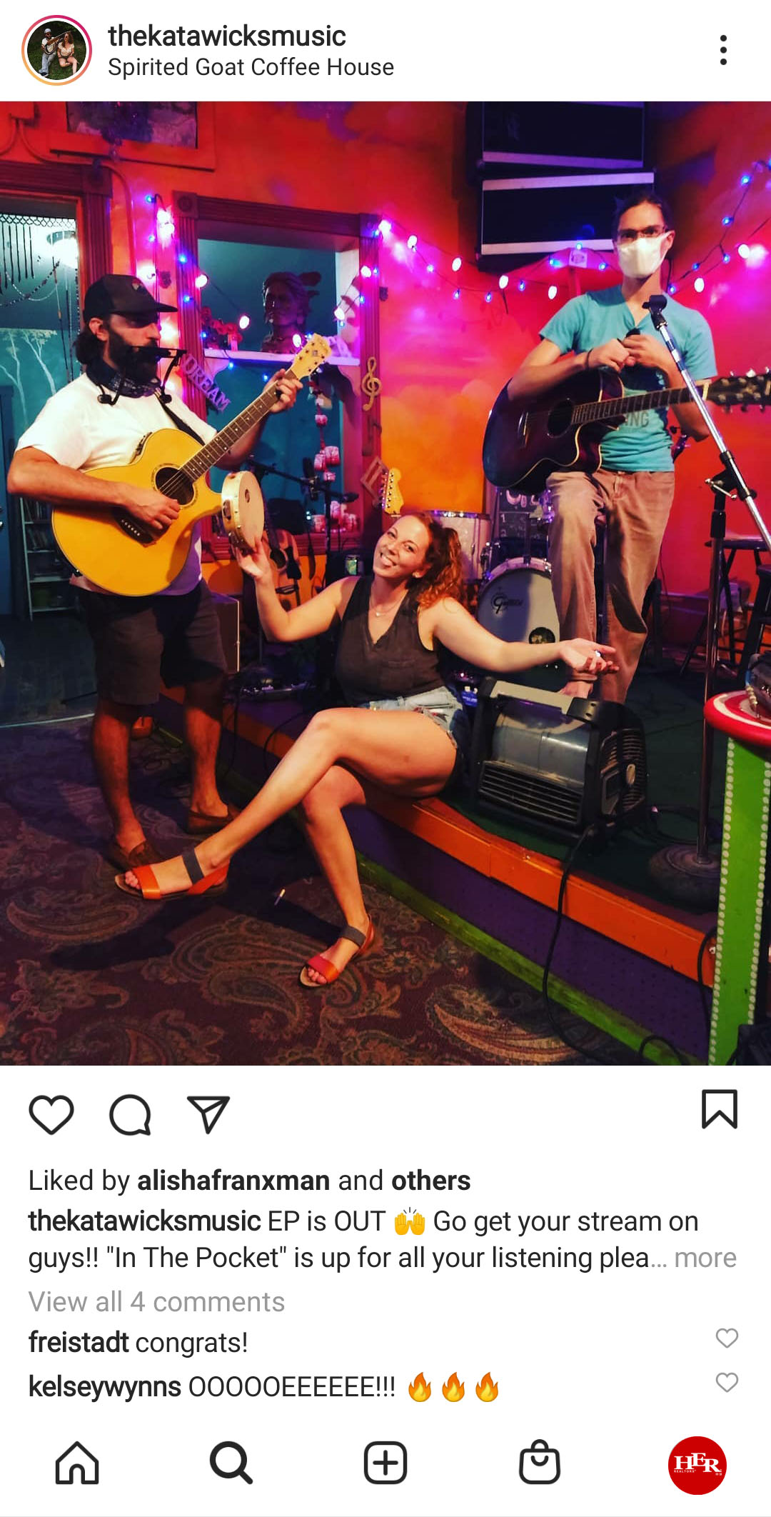 women singing