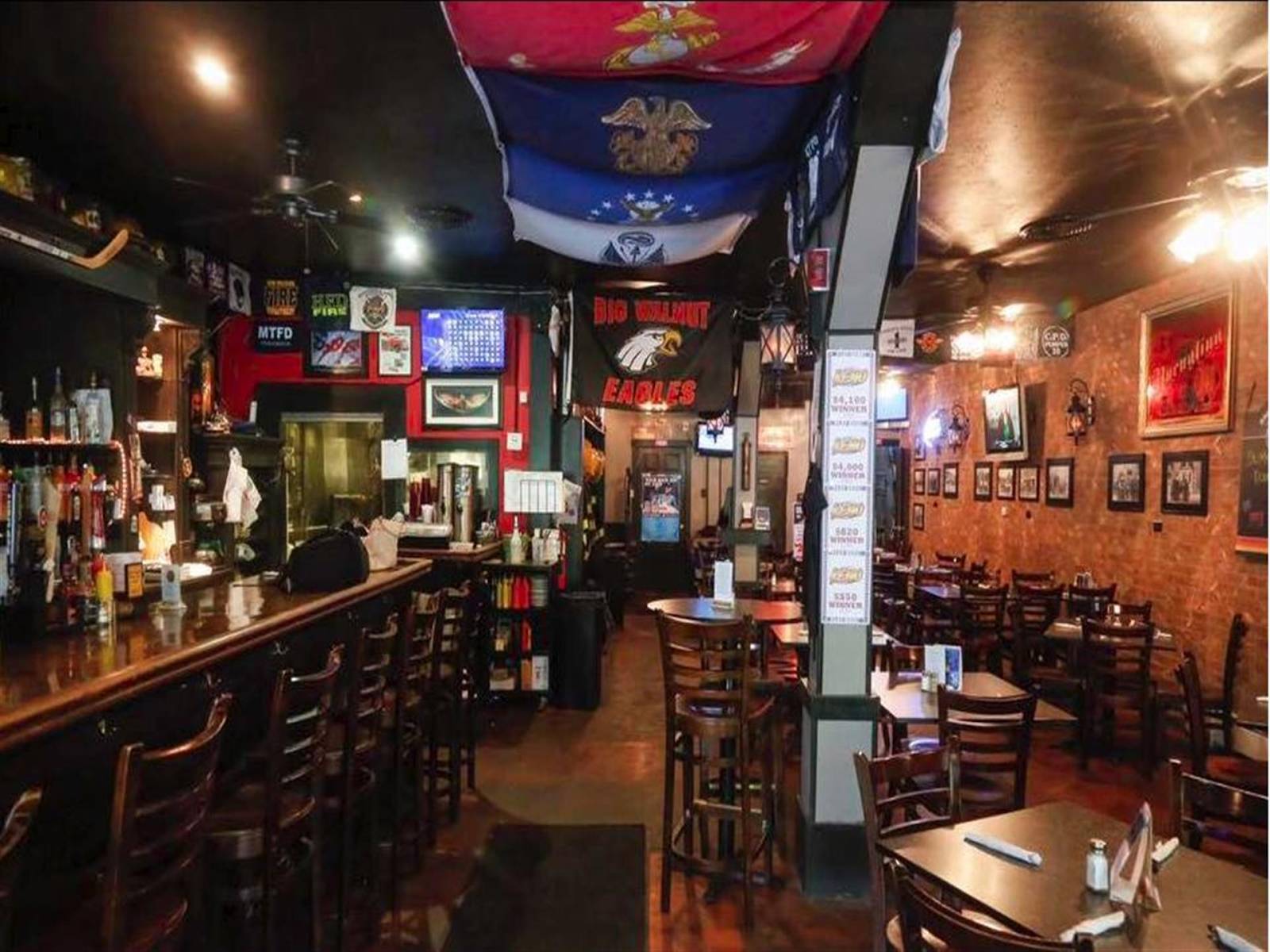 A nicely decorated tavern