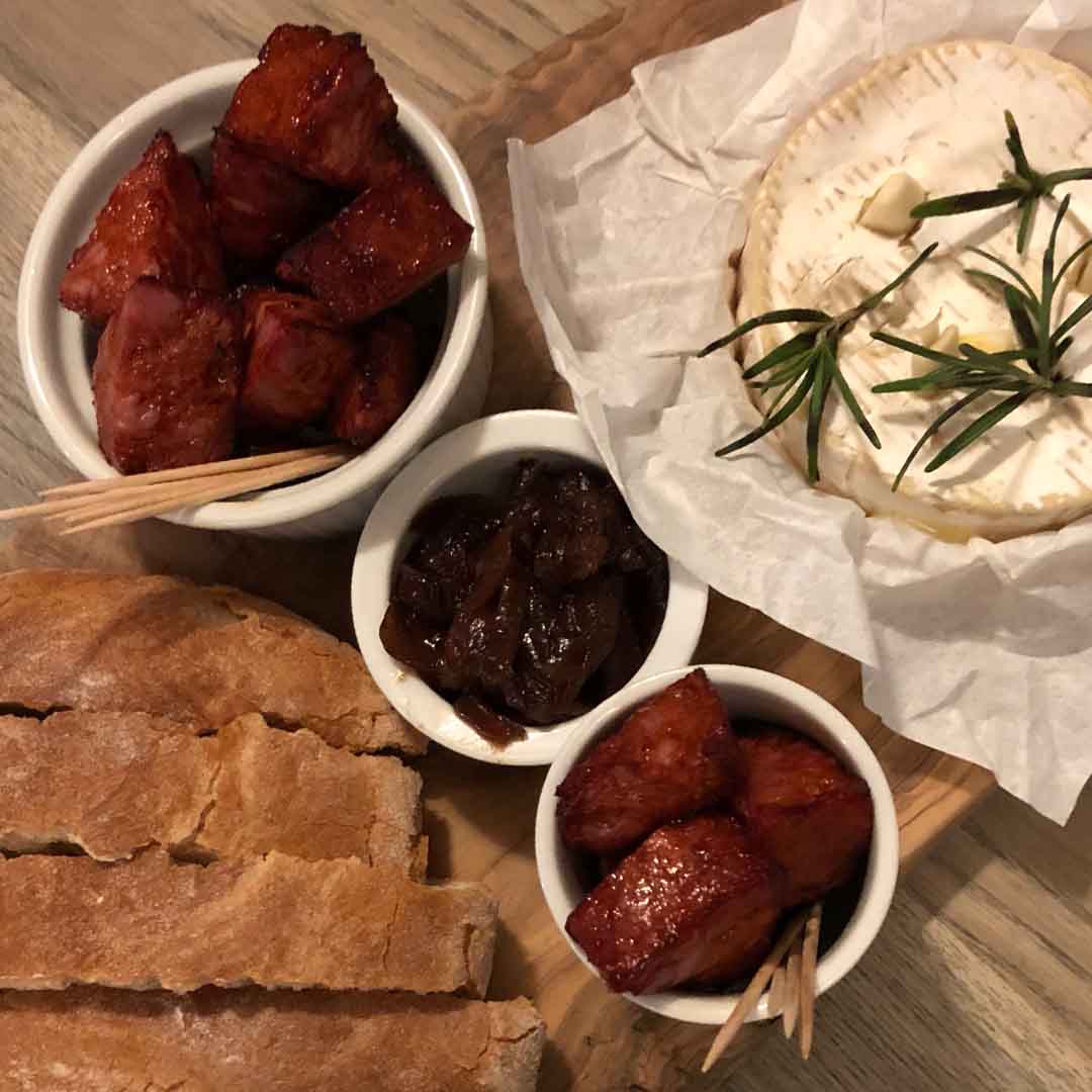 Falcon Steakhouse Camembert starter with bread, chutney and chorizo chunks