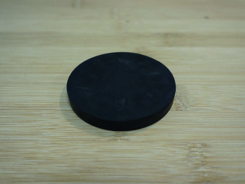 Base magnétique antigliss néodyme caoutchouc noir face aimanté