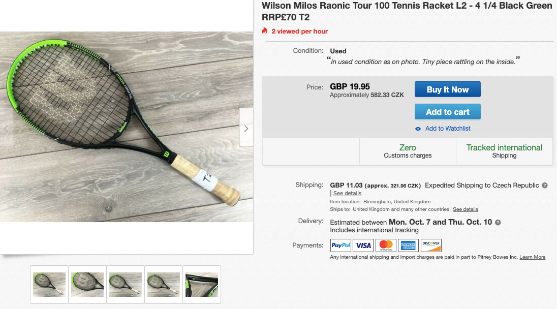 Zeleno-černá tenisová raketa na webu eBay, kterou je možné koupit přes tlačítko Buy It Now za 582 korun.