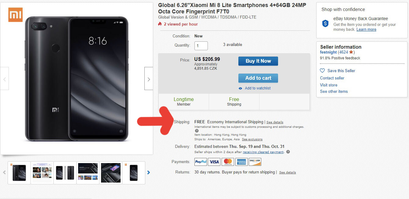 Černý telefon Xiaomi na webu eBay, u kterého je doprava zdarma - na informace s dopravou zdarma ukazuje červená šipka.