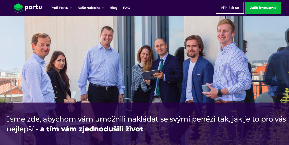 Webová stránka služby Portu, na které je fotka týmu, který za Portu stojí.