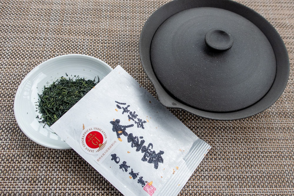 Award winning Grade AA Gyokuro and a flat Teapot