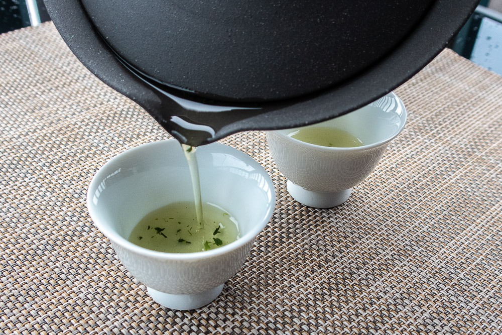 Pouring our Gyokuro into the cups