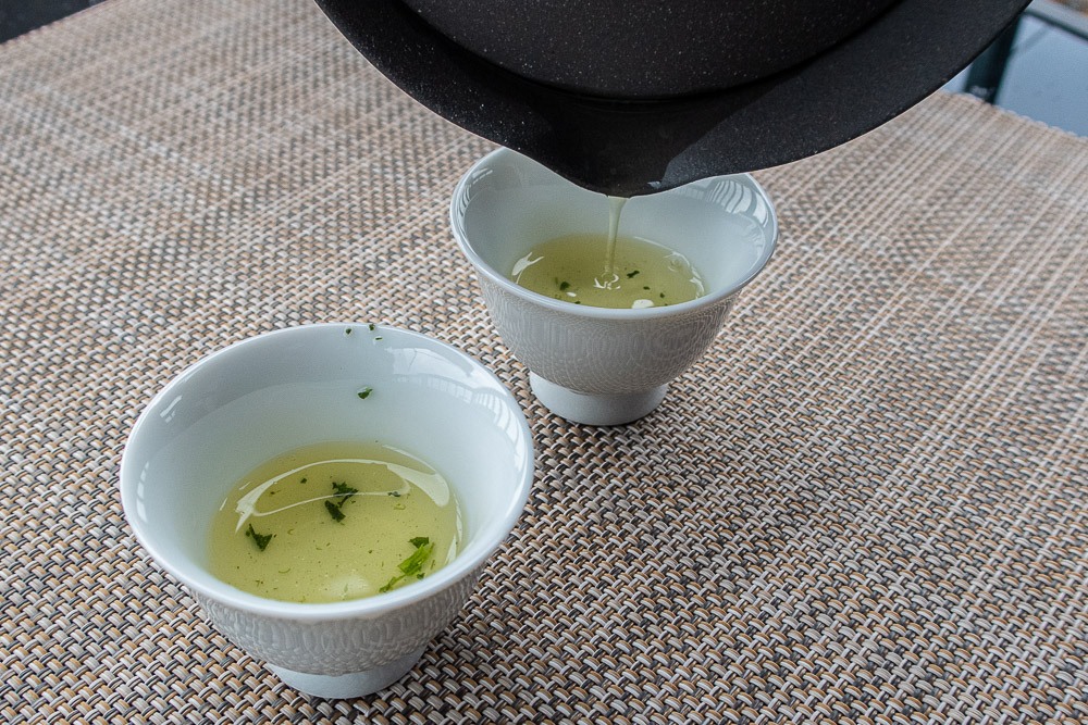 Pouring the Gyokuro into the cups