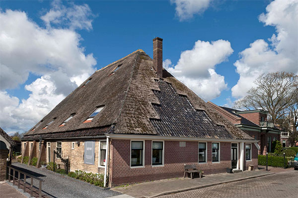 Ons maatwerk reikt tot het plafond. En verder. Ons maatwerk reikt tot het plafond. En verder.
