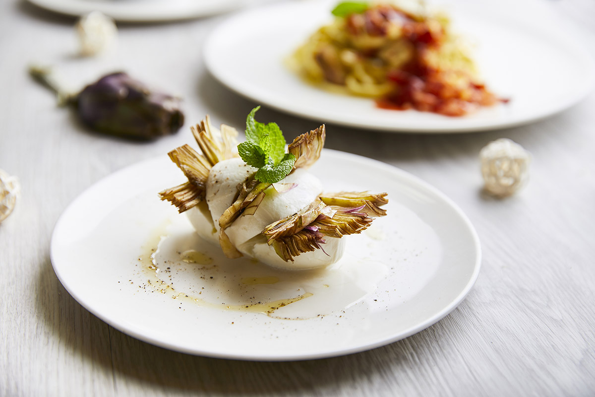 Mozzarella di Bufala con Carciofi Freschi