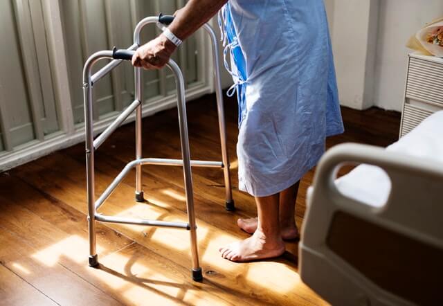 difference between care homes and nursing homes