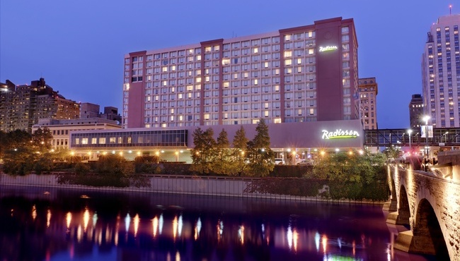Radisson Hotel Reaches $1.8 Million Settlement with Banquet Servers for Pocketing Service Charges