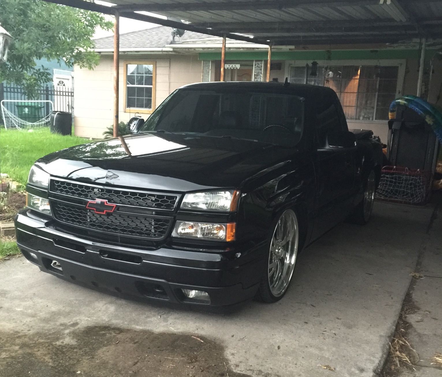 black 2006 chevy truck