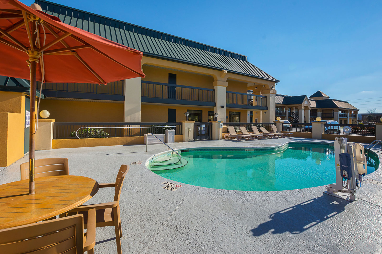 outdoor hotel pool