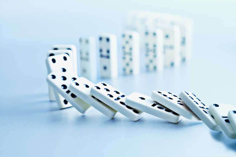 Dominos fallin