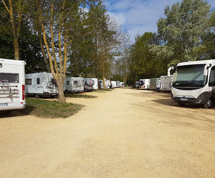 AIRE CAMPINGCAR PARK DE SAUMUR (49)