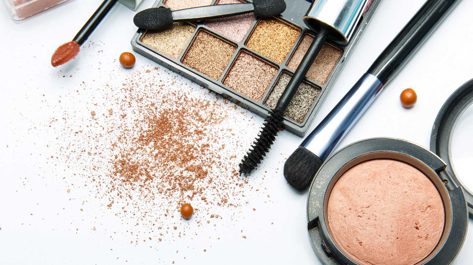 Eye Makeup Issues: The Dangers You Need To Know About
