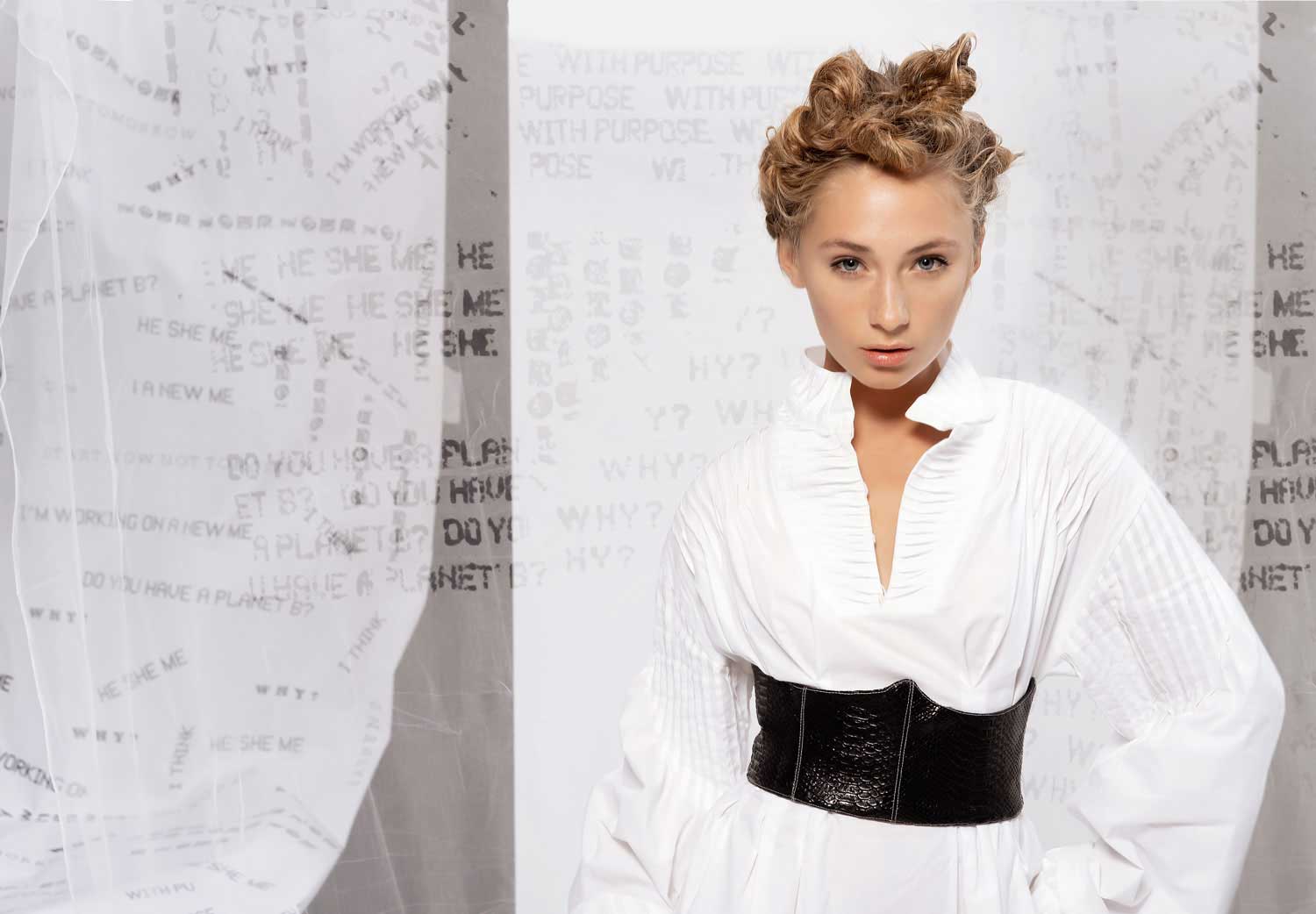 Acconciatura capelli top knot Collezione Speech Autunno Inveno 2019-2020 Art Hair Studios GP Parrucchieri Milano De Angeli