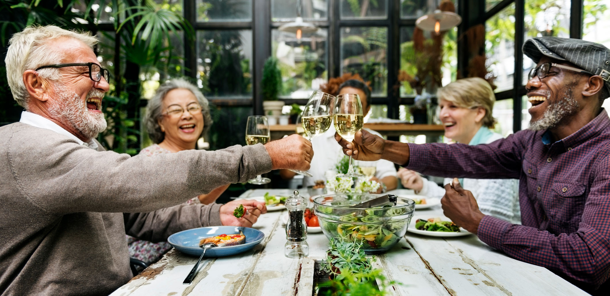 How to Deal With Hearing Aid Problems in Noisy Environments