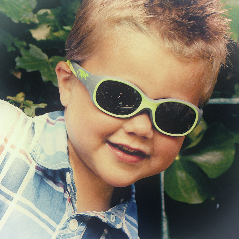 Baby hat Spaß mit ActiveSoll UV-Schutz Sonnenbrille Monster grün 