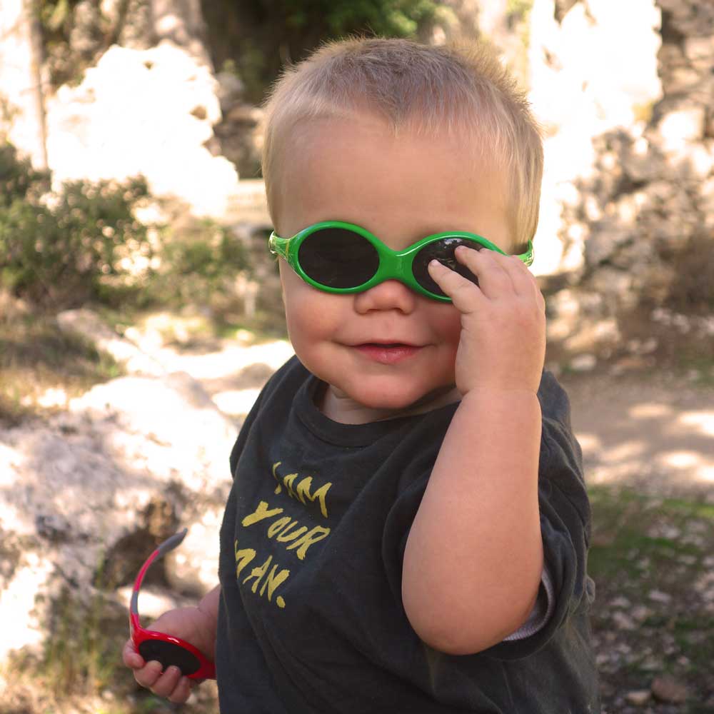 Baby hat Spaß mit ActiveSoll UV-Schutz Sonnenbrille Monster grün 