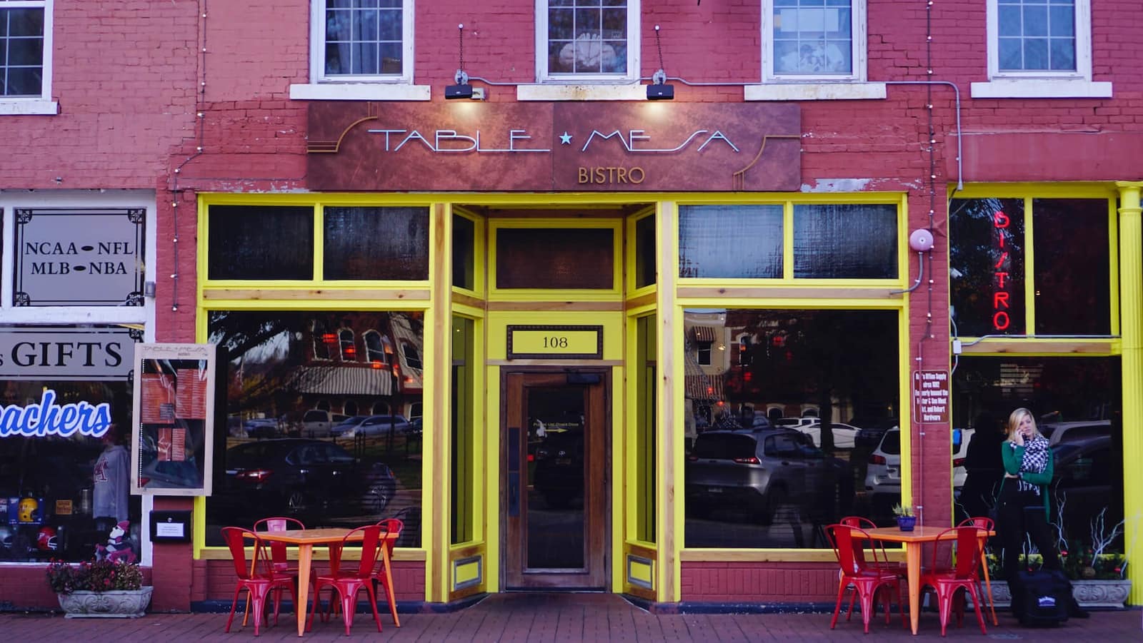 Table Mesa Bistro Explore Downtown Bentonville Inc.