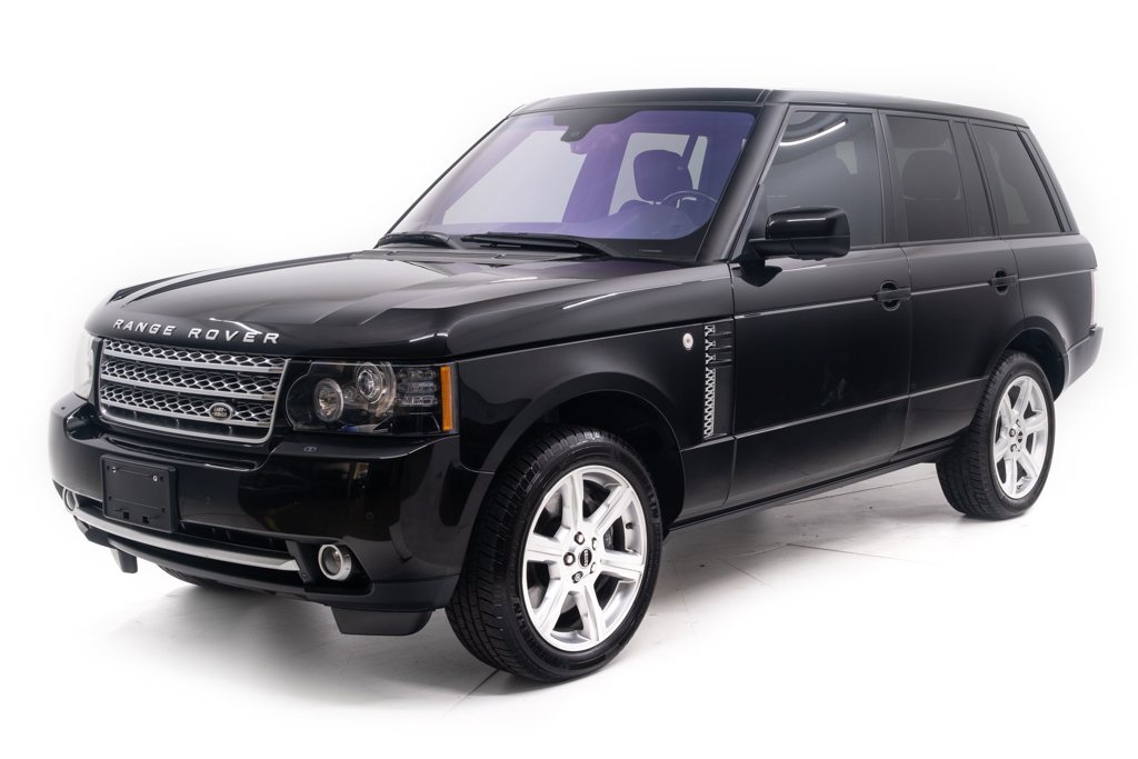 An incredible side shot photo of aLand Rover range-rover that you should buy.