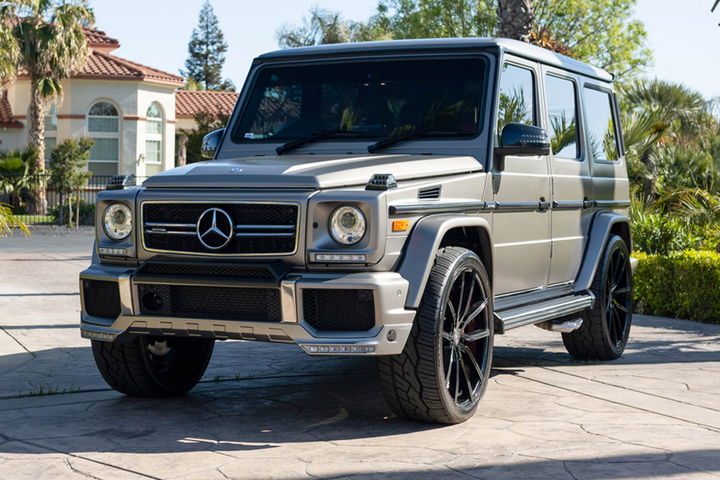 Passenger side photo of 2017 Mercedes-Benz g-63-amg