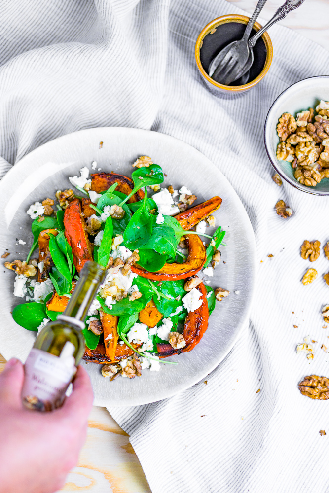 Salat mit geröstetem Kürbis und Spinat