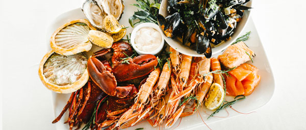 A la carte seafood platters at The Pierhouse