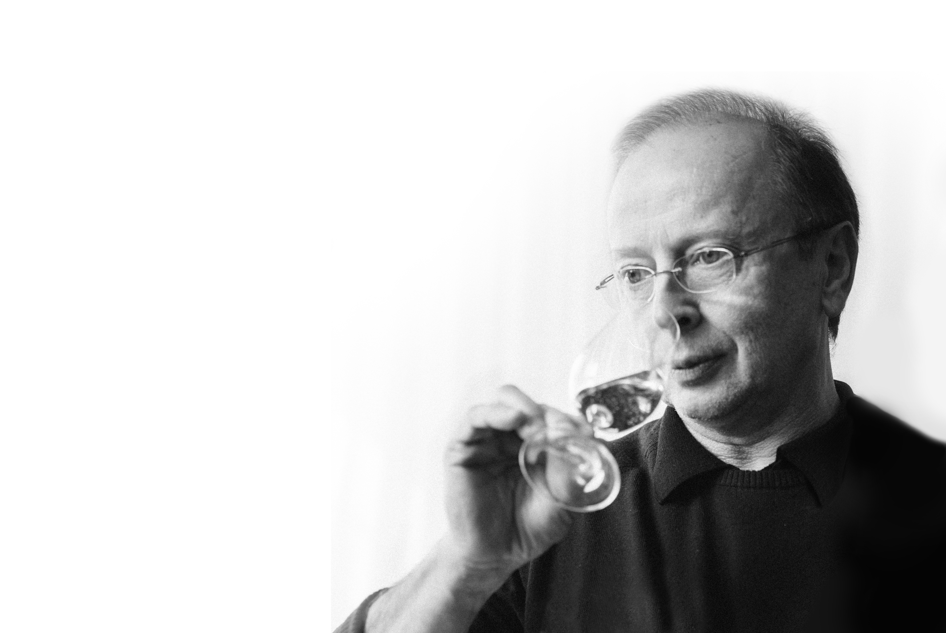 Claude THIBAUT smelling glass sparkling wine