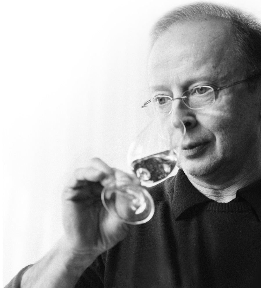 Claude THIBAUT smelling glass sparkling wine