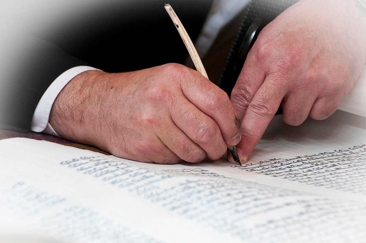 Does the Torah End with “The End”?