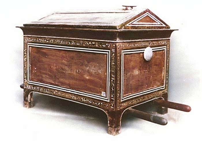 The Poles of the Ark and Tutankhamun’s Chest