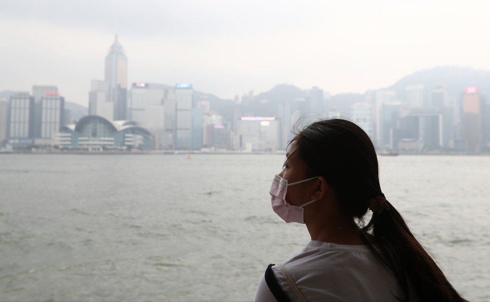 Simple face masks offer scant protection against pollution. Photo: Nora Tam