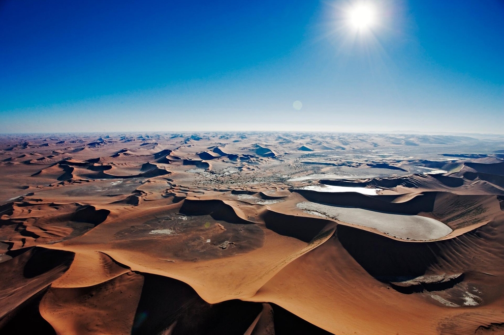 The UAE, which borders the vast Arabian Desert, has to import USD 500 million of sand and gravel each year Corbis