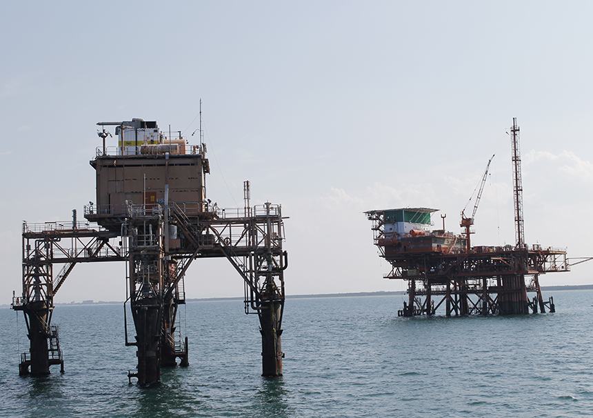 One offshore platform normally drills between 70 and 100 wells and discharges some 90,000 metric tons of drilling fluids and metal cuttings into the ocean. (istock)