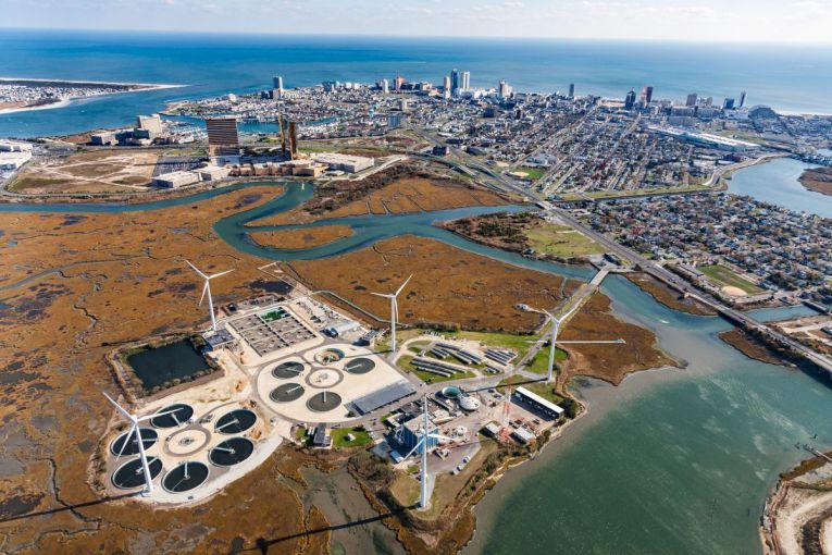 The Atlantic County Utilities Authority wastewater treatment plant in New Jersey can process 151 million liters of sewage from Atlantic City (in the background) and 13 nearby communities every day. Water came within 15 centimeters of flooding the facility during Hurricane Sandy in 2012. The utilities authority is building a US $3.7-million sea wall to protect the plant in the future. Image by Alex MacLean. United States, 2019.