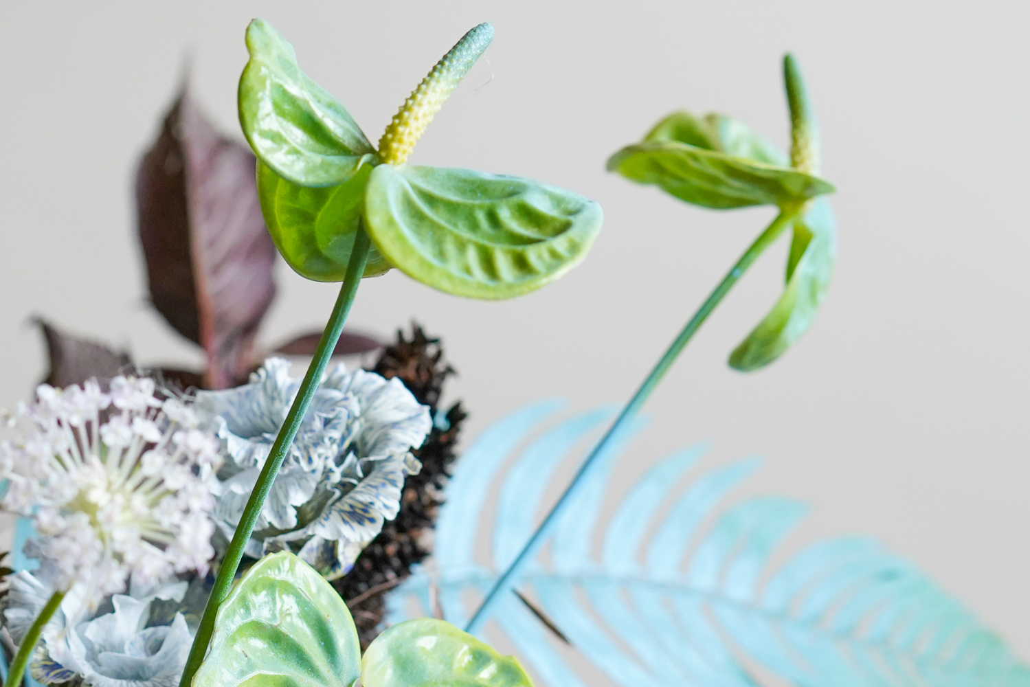 Ten Wedding Flower Mistakes To Avoid 7 Blue Eustomas and Anthuriums in Wedding Flowers Centrepiece
