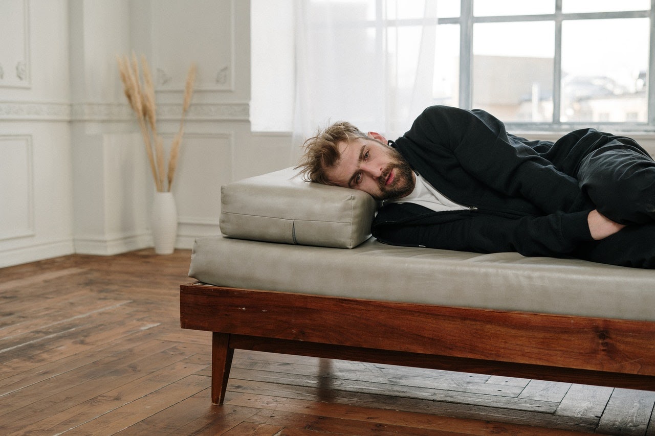 Anxious man lying on therapist's couch