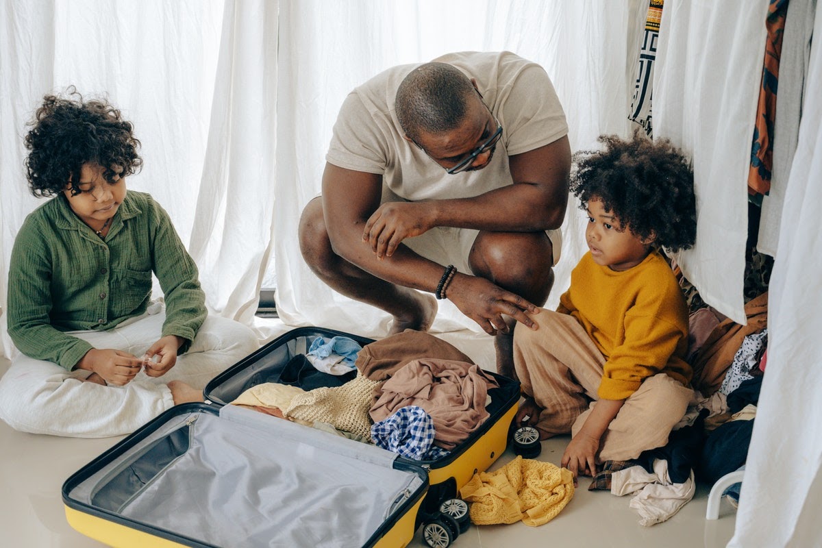 Dad helping kids adjust to moving
