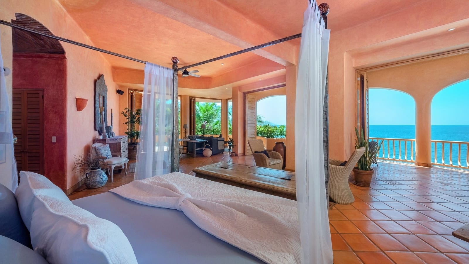 Explore Villa Estrella Mar