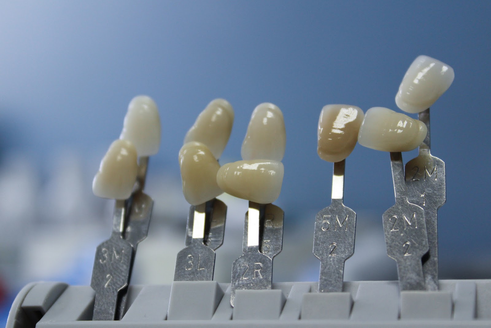 Dental crown shade guide