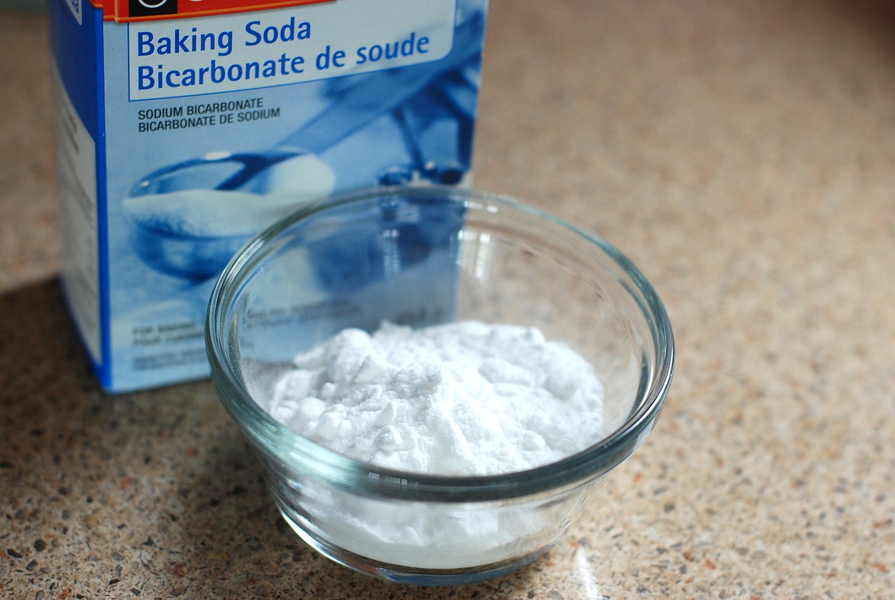 Box of baking soda, with glass bowl filled with baking soda