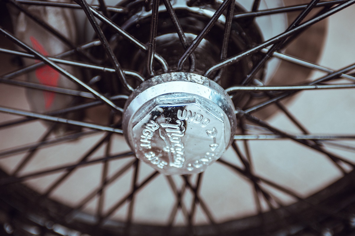 hub and spokes of a wheel are a visual representation of a commercial real estate model being used to bring employees back to work