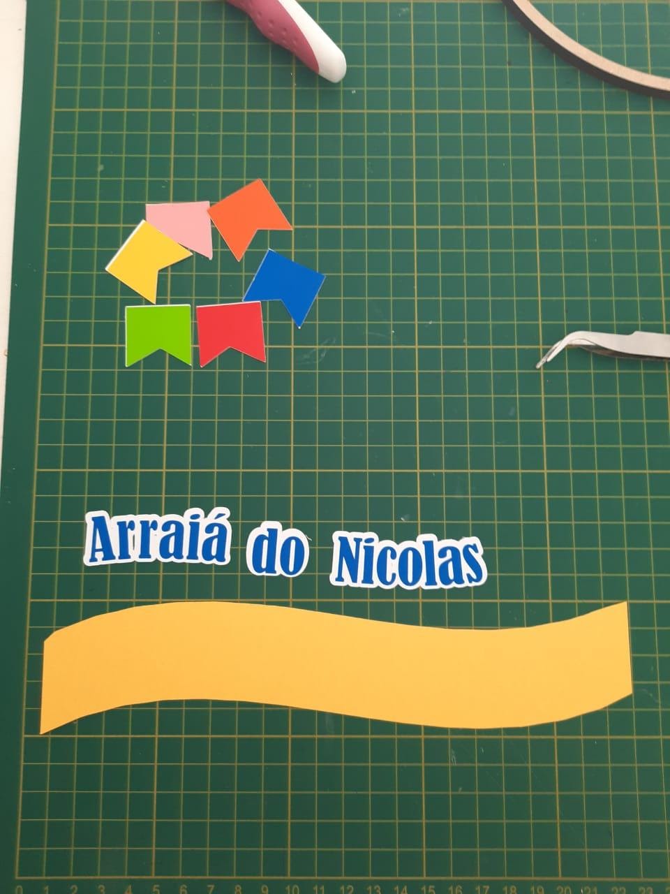 Uma imagem contendo verde, mesa, jogador, jogoDescrição gerada automaticamente