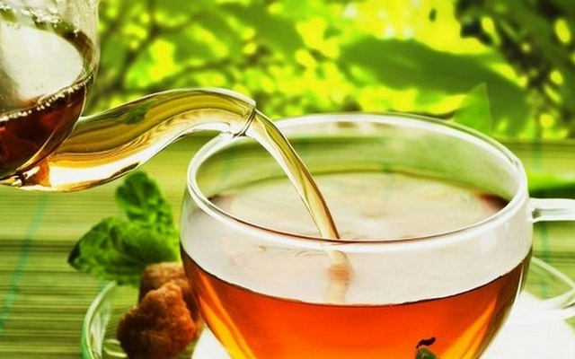 Mỗi ngày bạn uống một ly nước ép lá ổi sau bữa ăn chính