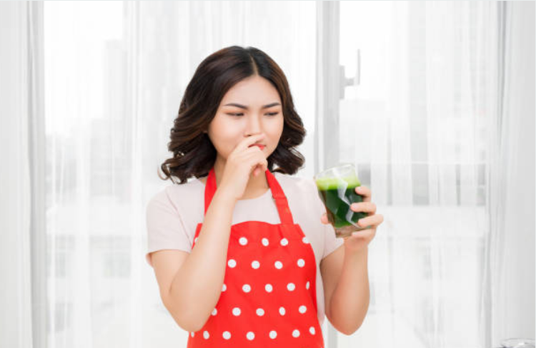 không nên uống tảo spirulina