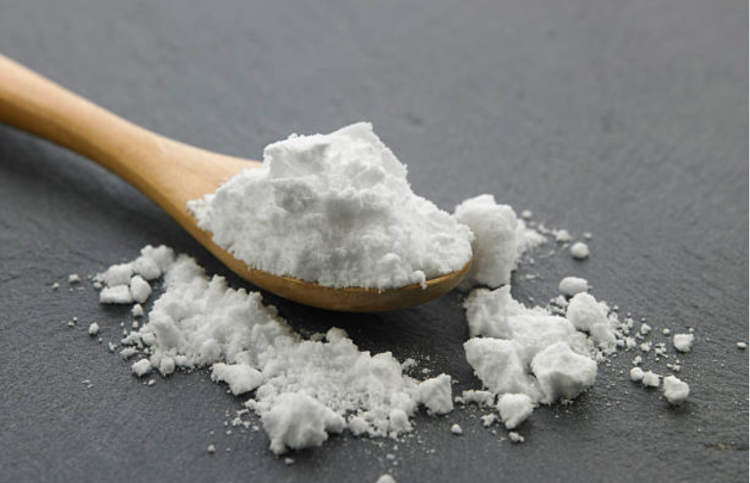 Cách trị sưng môi bằng baking soda