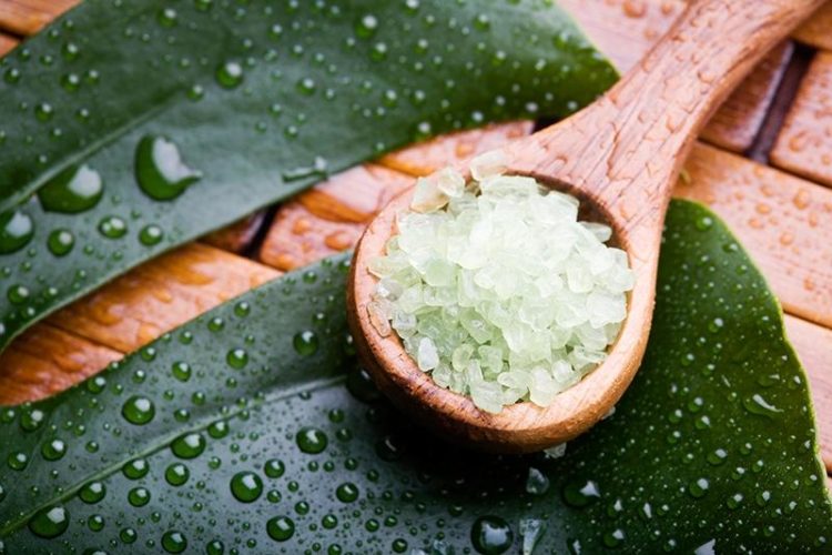 Cách trị sưng môi bằng muối epsom